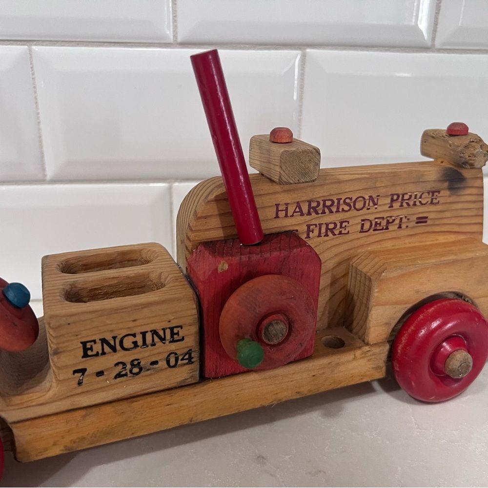 Kids Vintage Wooden Firetruck with retractable Hose - Picture 7 of 8